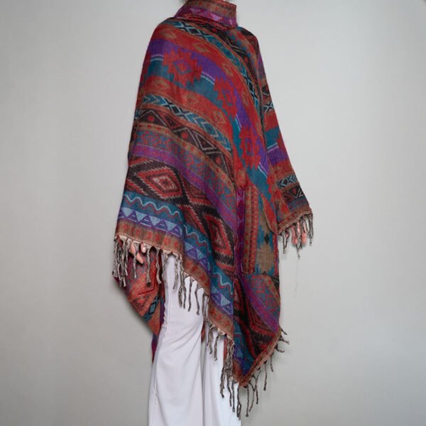 Ilgas Pončas su apykakle